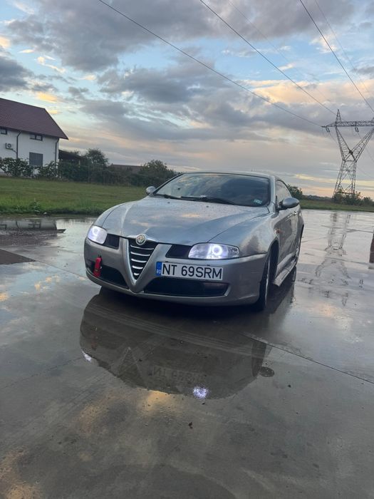Vând alfa romeo gt