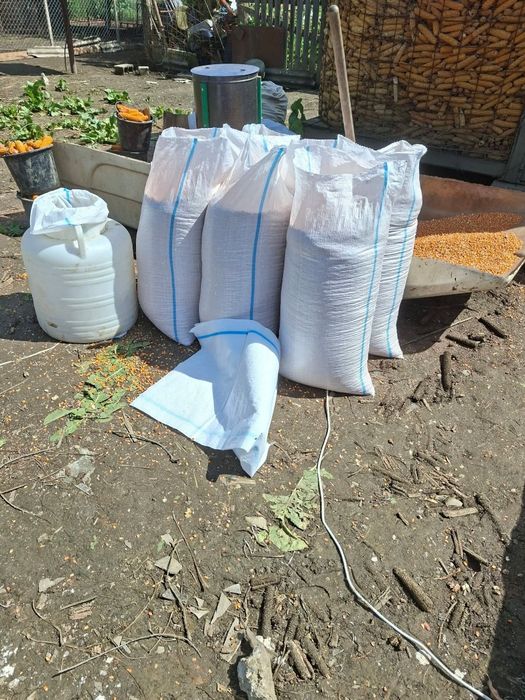 Vând graunte sticlos  calitatea 1,  1.3 kg , tel 0757126076