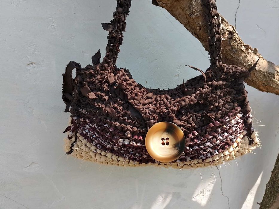 Чанта плетена от акрилна прежда, рециклирани тъкани