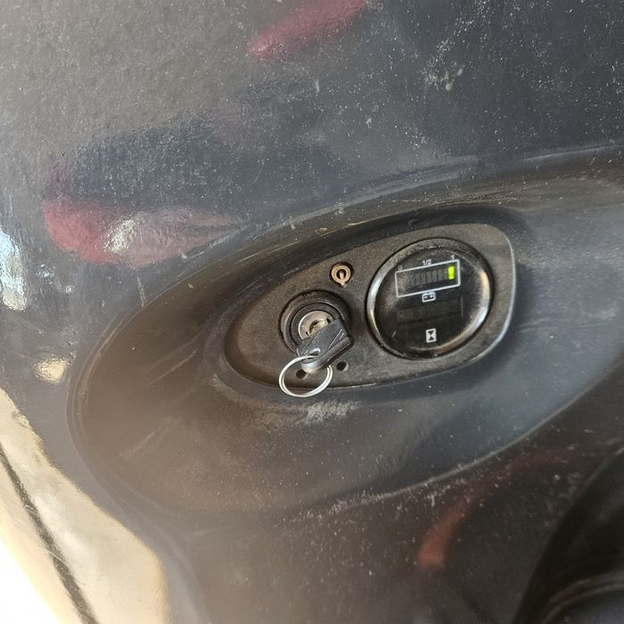 Електрическа палетна количка-стакер LINDE L14