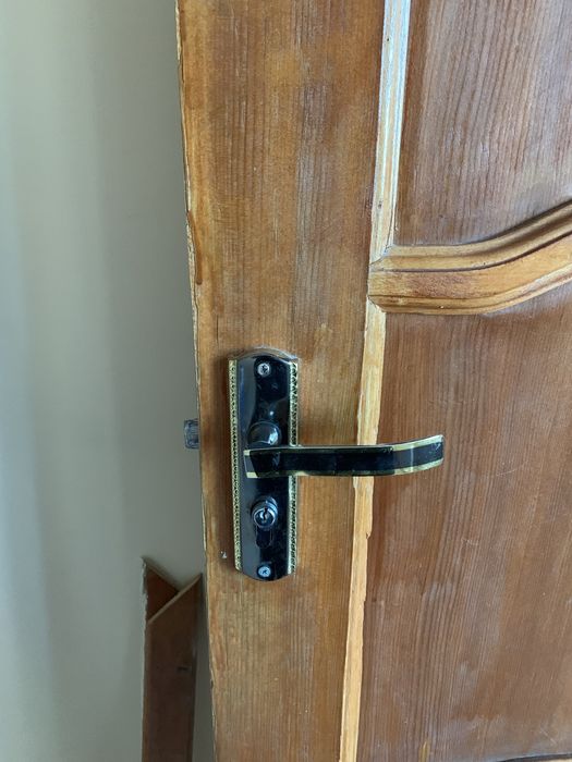 Продам дверь б/у