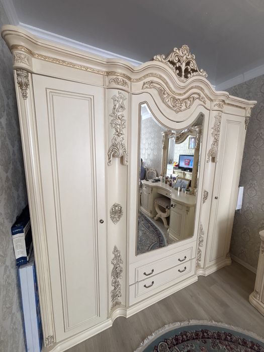 Продам мебель, 4 стулья, кровать и т.д.