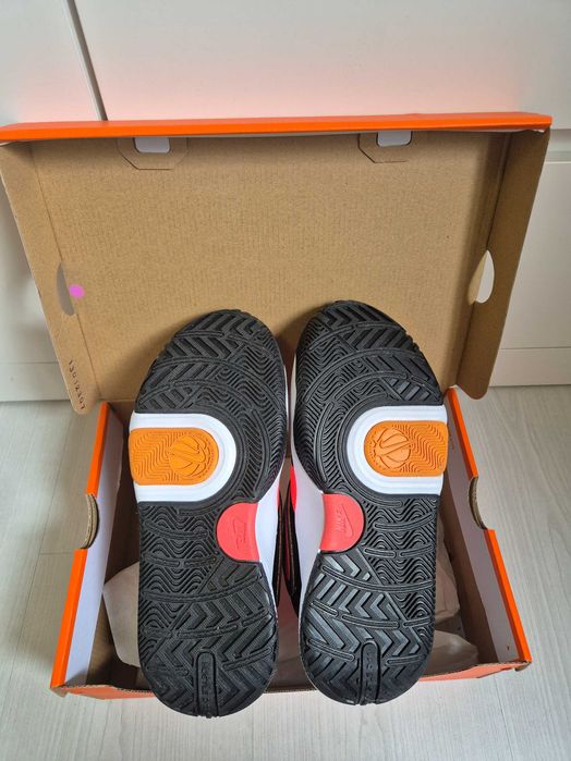 НОВИ Nike маратонки