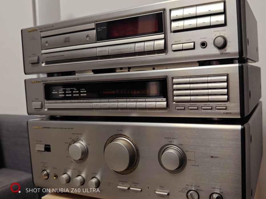 Vând linie Onkyo integra R1