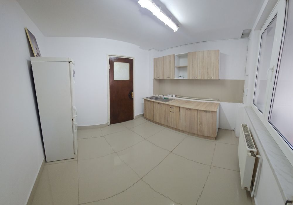 Spațiu pentru birouri apartament 3 camere intrare din stradă