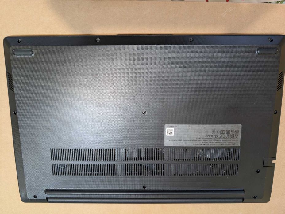 Лаптоп Lenovo V15 G3 IAP