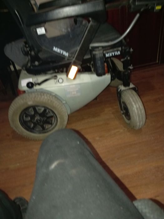 Cărucior electic MEYRA pentru persoane cu dezabilități