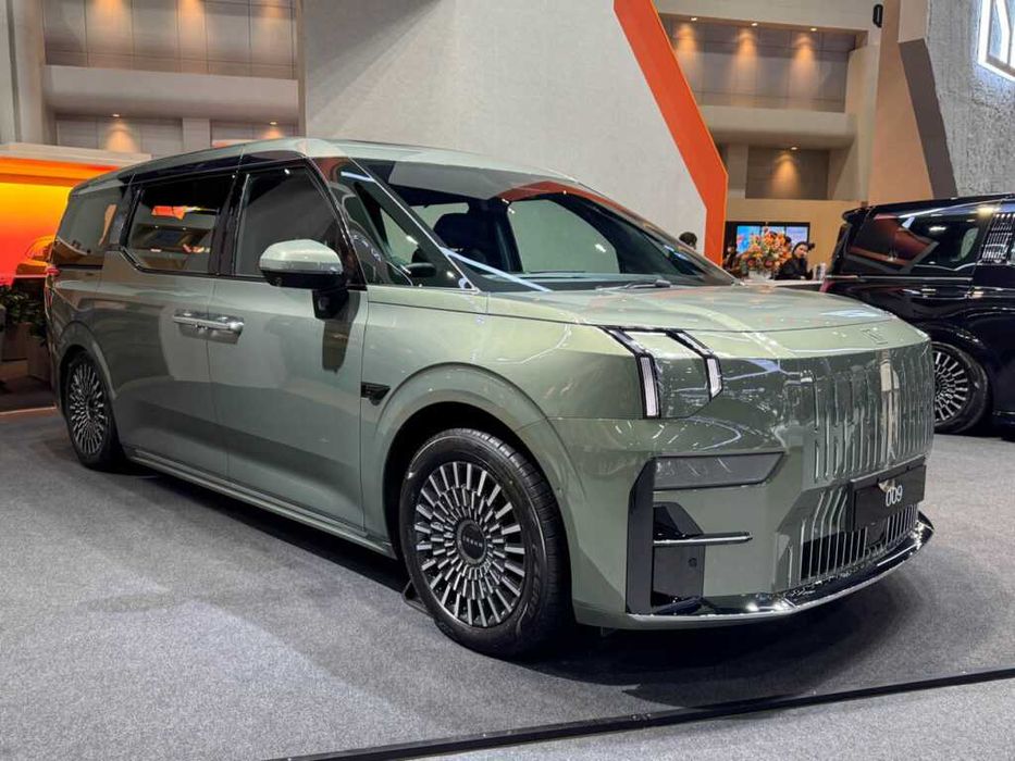 zeekr 009 2wd 7seats 140w  naxt va xalol nasiya savdo