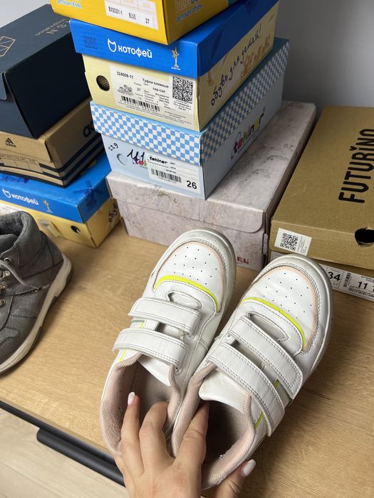 Продам детскую обувь.