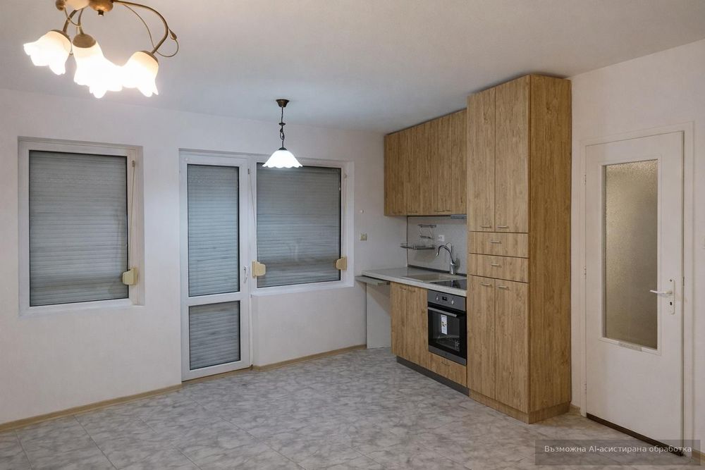 Дава се под наем Тристаен апартамент в Пловдив, Център - 72 кв.м за 328.95 € - Снимка #1