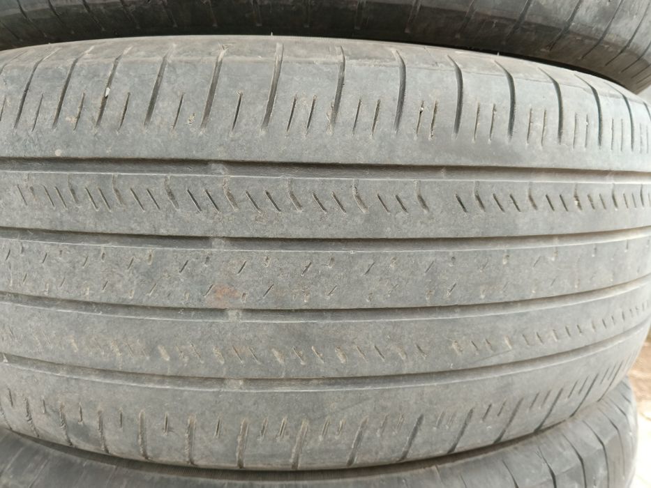 Продам шины б/у R18 235/65