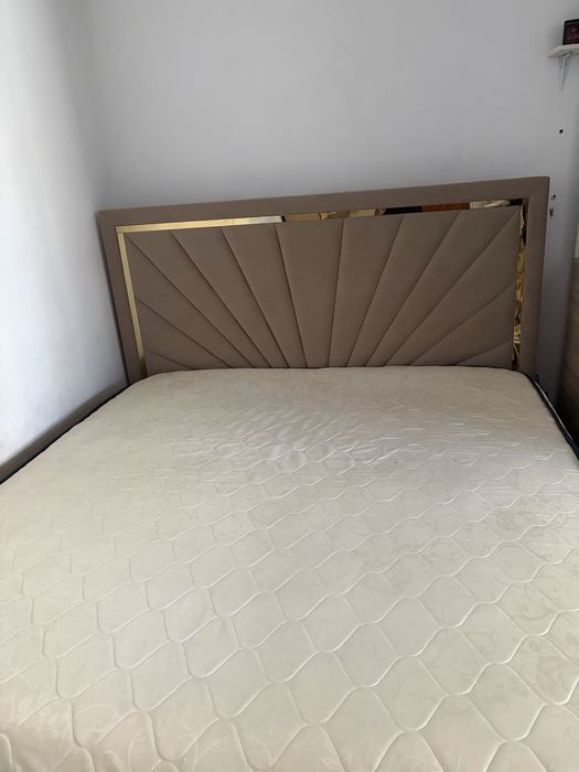 Продам кровать с матрасом