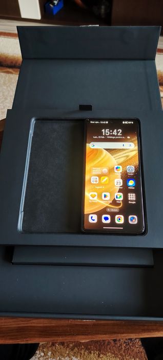 Vând Honor Magic V3