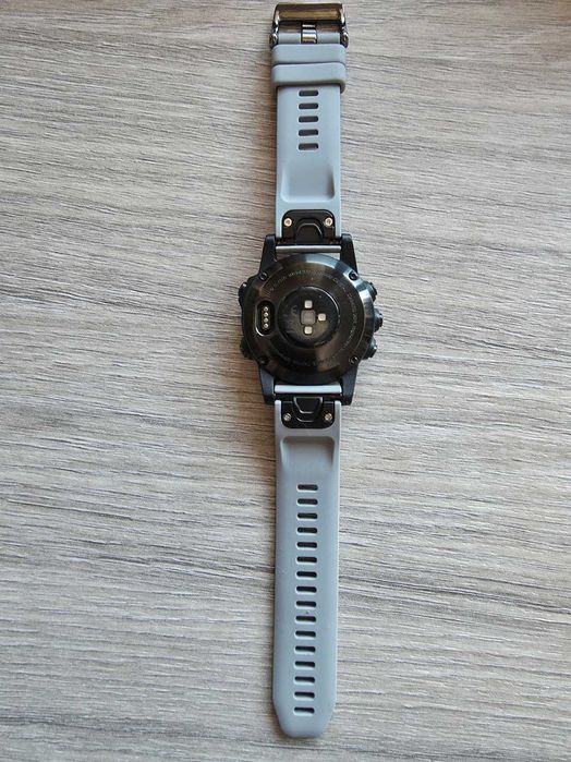 Продавам Garmin Fenix 5S Plus Sapphire Edition в добро състояние