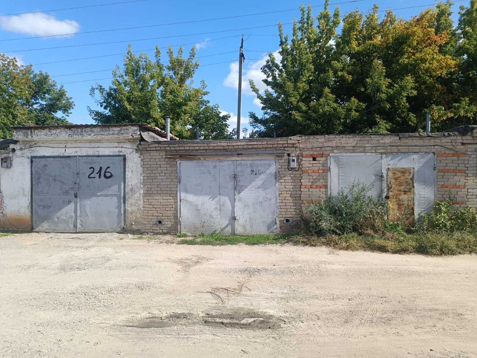 Гараж.  В гаражном обществе