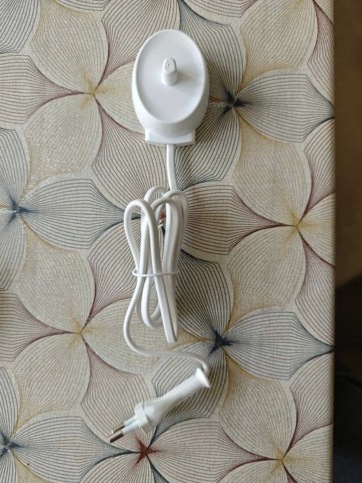 Oral B зарядно за четка за зъби