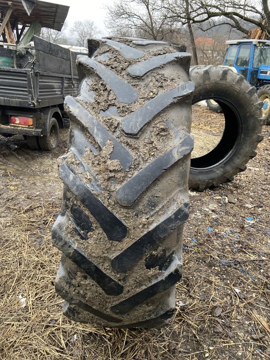Vand cauciucuri 20.8R30 si 23.1/26