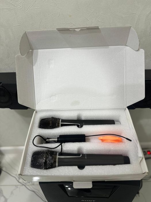 караоке Sony с двумя микрофонами в отличном состоянии