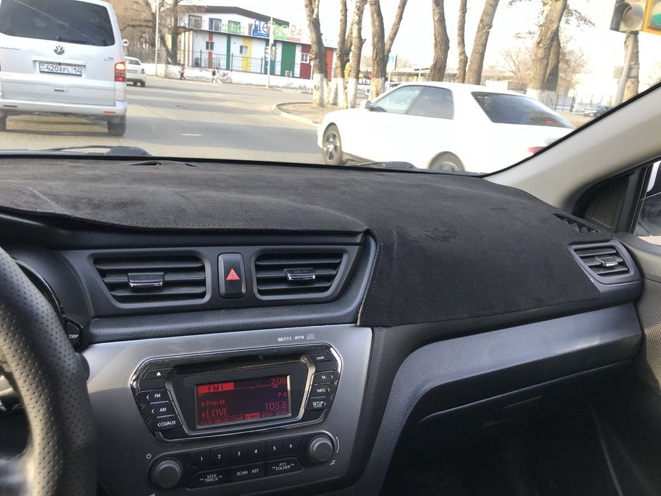 Продам накидку на панель,кия рио