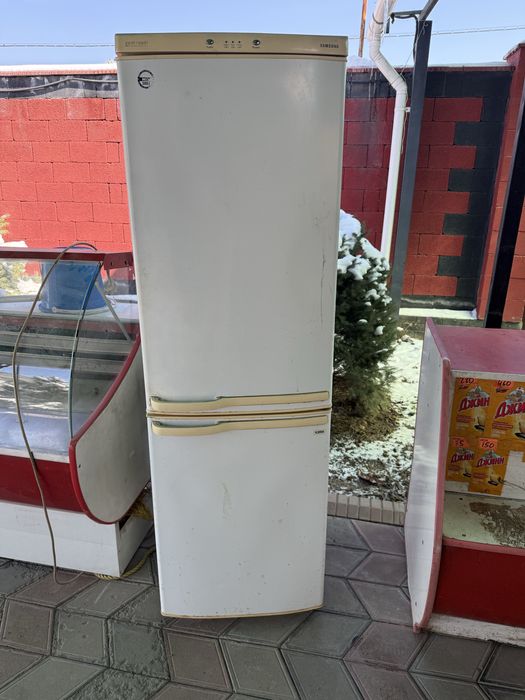 Продам холодильник