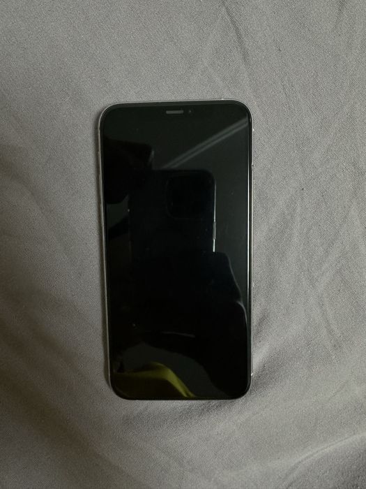 Продаю айфон 11 про