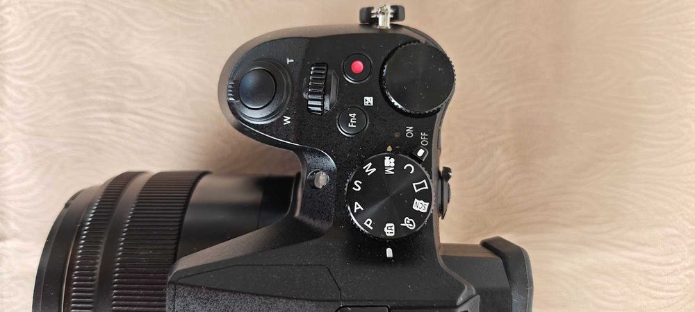 Panasonic LUMIX FZ2000
