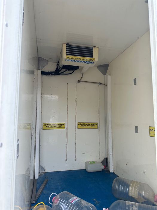 Продавам термоизолиран фургон с агрегат хубард