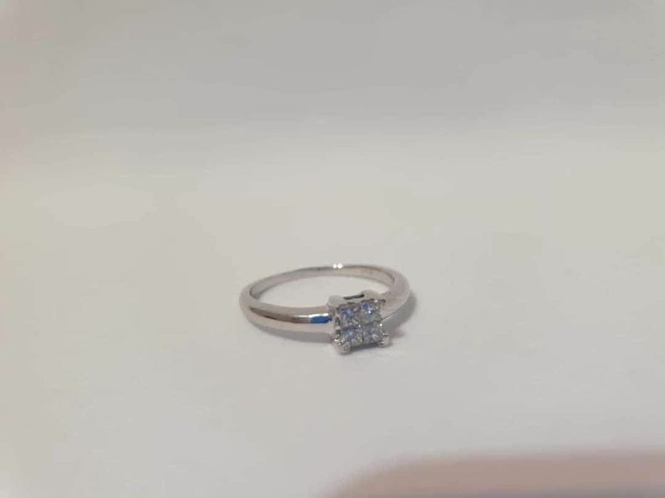 inel din aur alb de 14k,cu 4 diamante de 0,15k ,nou