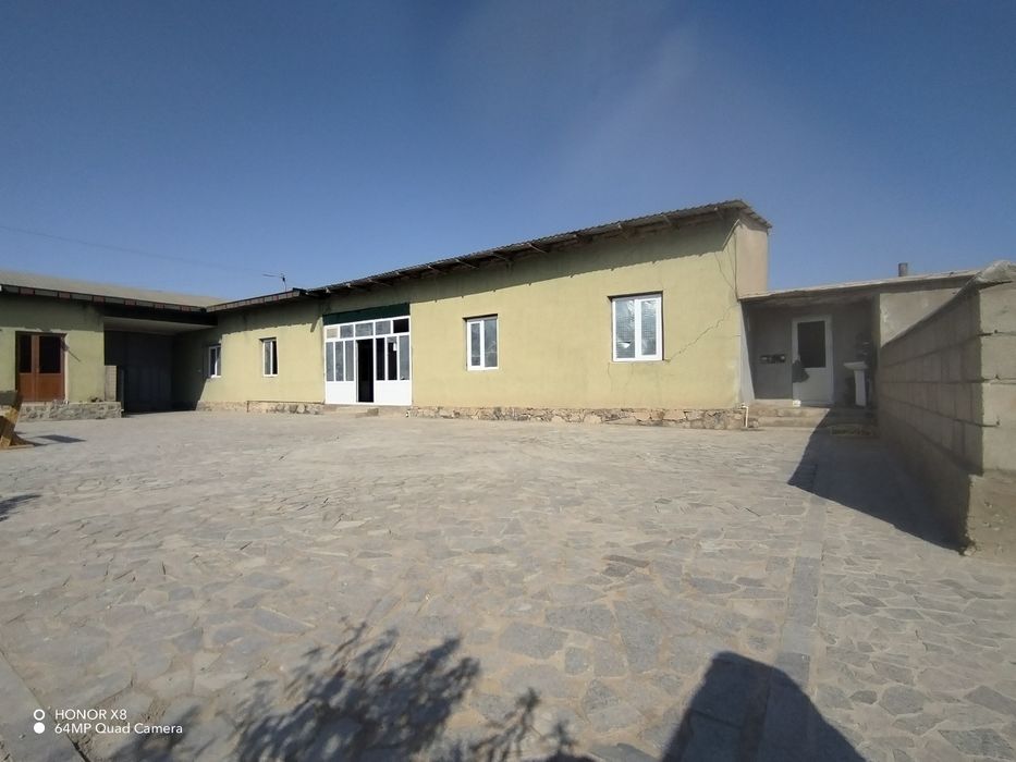 Uy sotiladi narxini kelishamiz