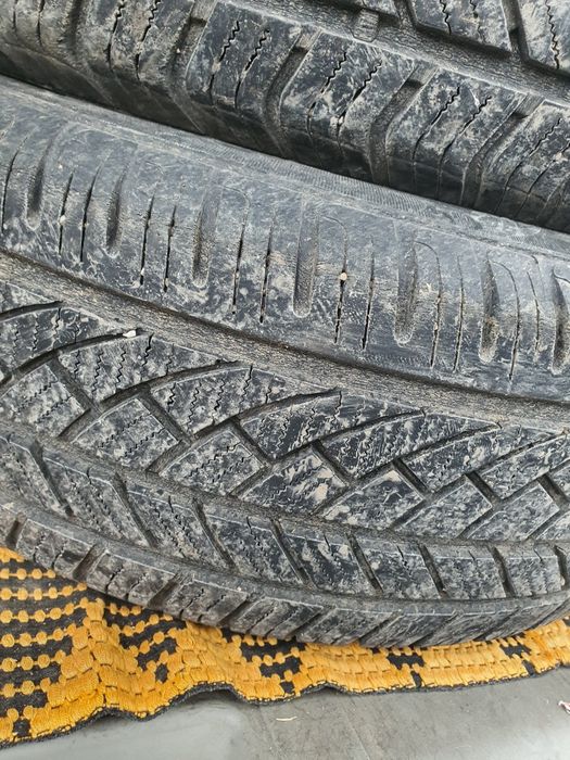 Продавам 4 бр  гуми 215/65/16-Всесезонни