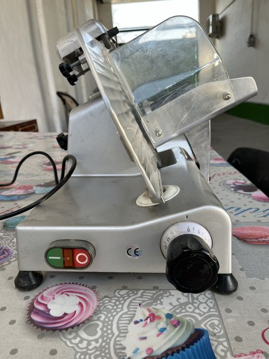 Продаю слайсер Б.У