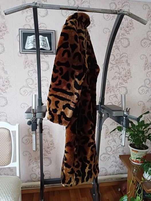 Женская шуба длинная