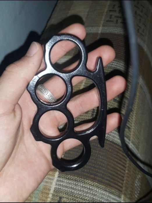 Черен метален бокс