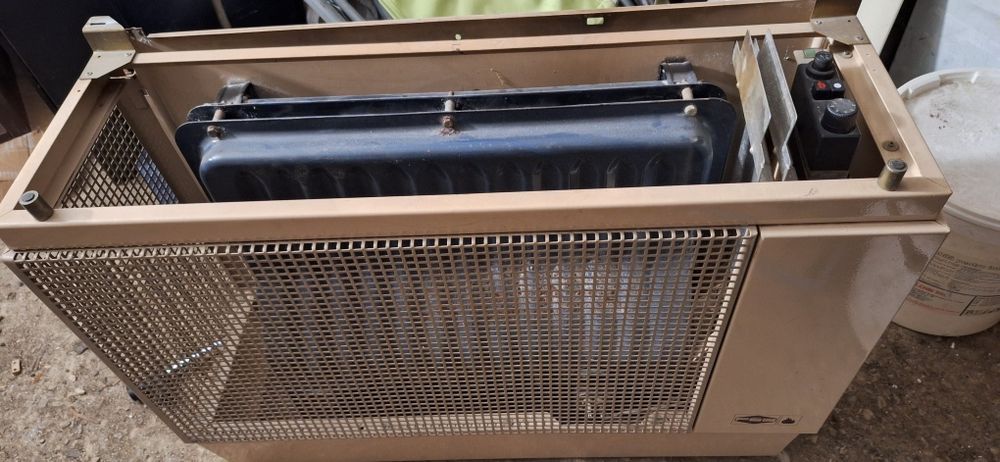 Vând convector pe gaz
