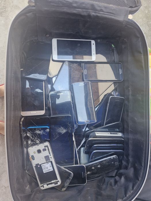 Telefoane pentru piese