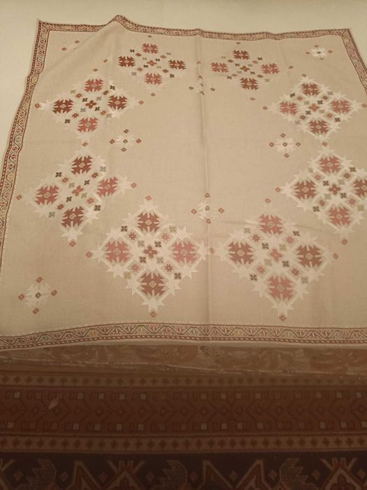 Vand macrameuri si fete de masa de colectie