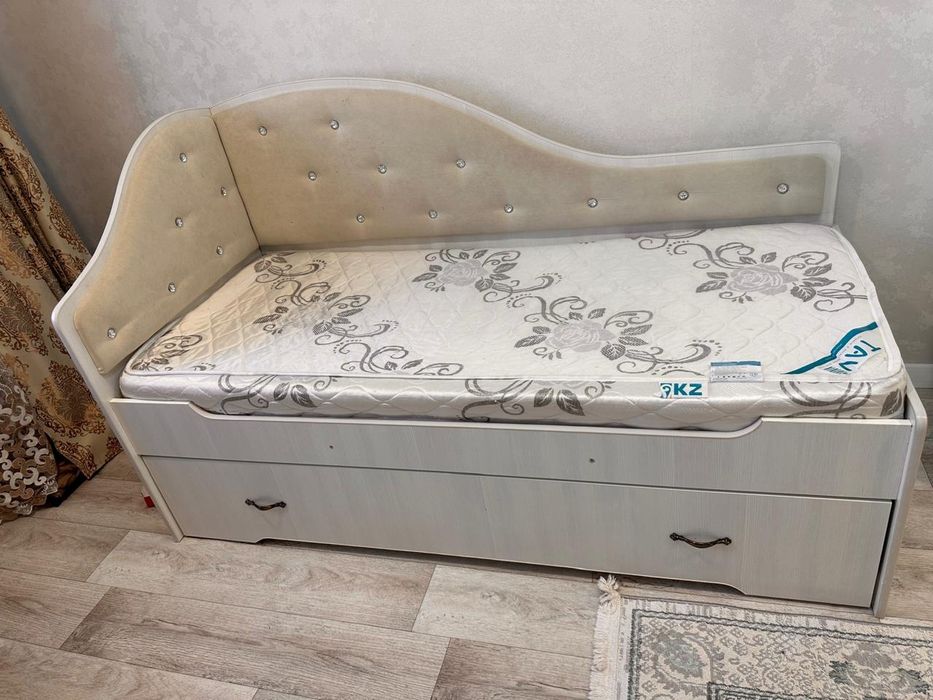 Кровать двух скекционный