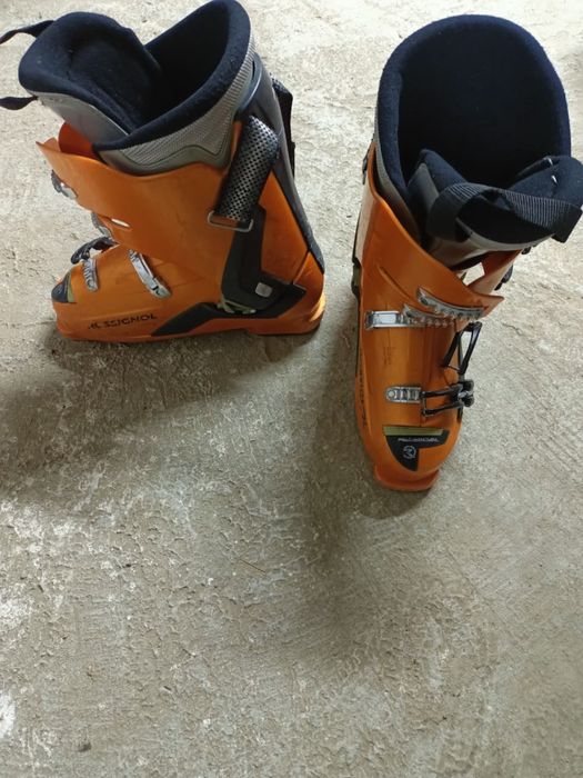 Продам лыжы с ботинками