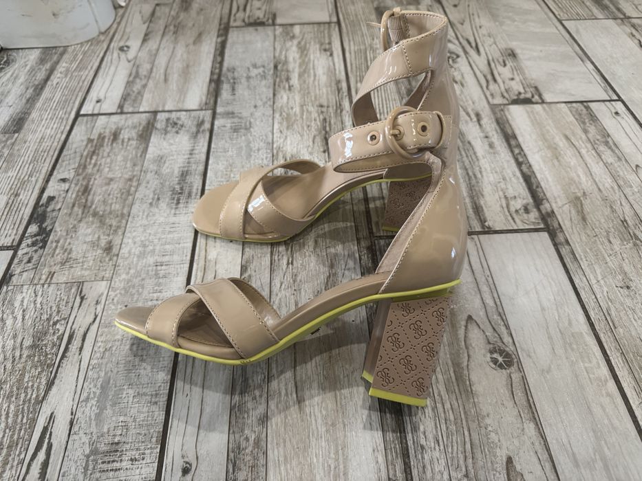 Оригинални Сандали Guess