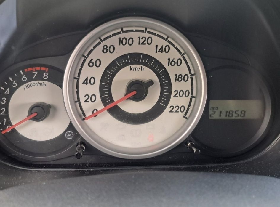 Mazda 2          Redus la 2500