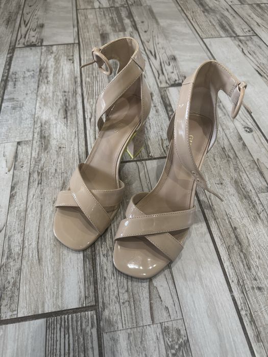 Оригинални Сандали Guess