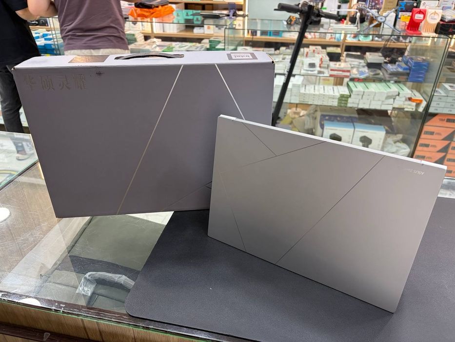 ASUS Zenbook 14 (UX3405C)