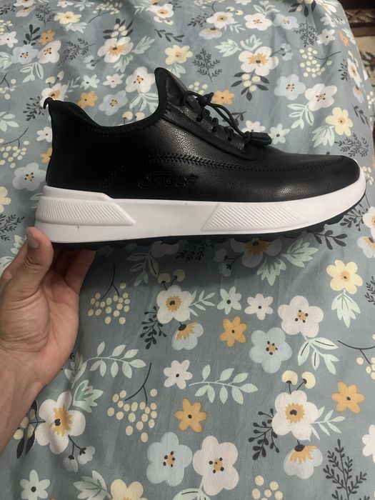 Кроссовки новые 40-41