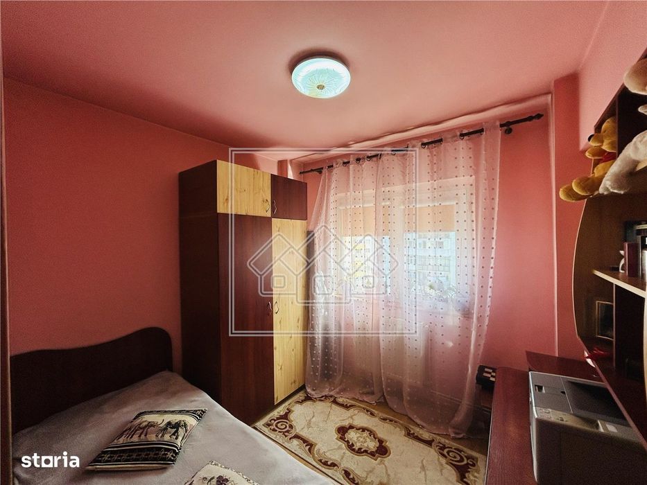 Ap decomandat, 4 camere, balcon - Zona Mihai Viteazu