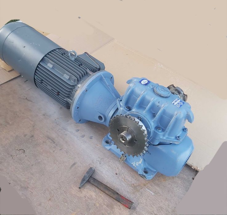 Motor cu Reductor 10.7 kw Forță 380v