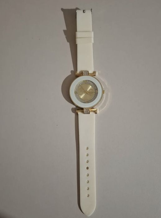 Женские наручные часы в новом состоянии