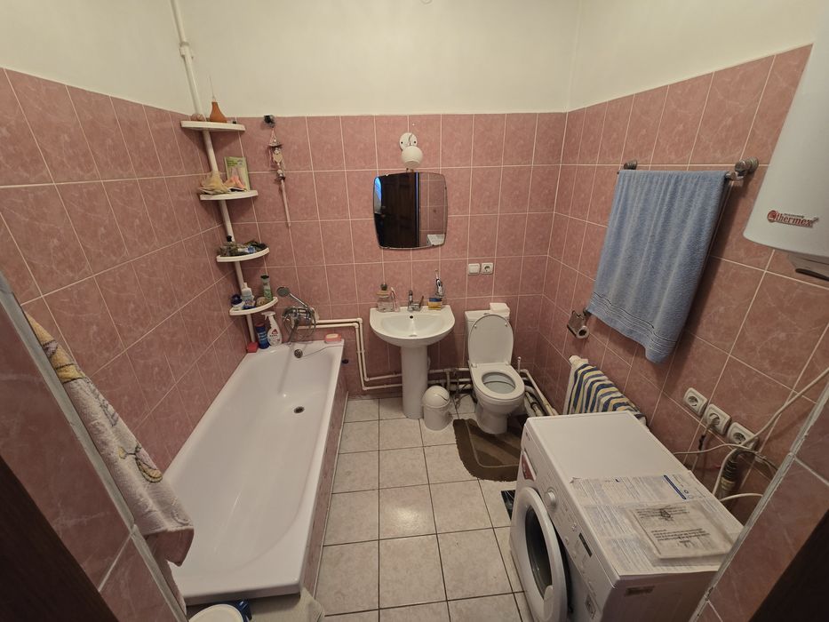 Продаётся 4-комнатный дом в центре города