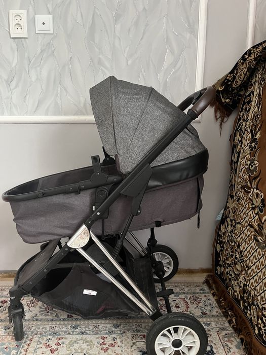 Каляска почти новая