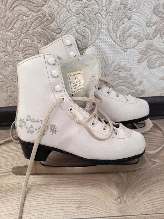 Коньки фигурные для девочки