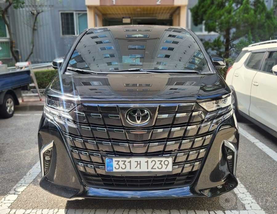 Toyota Alphard 2.5 Hybrid 4WD Executive